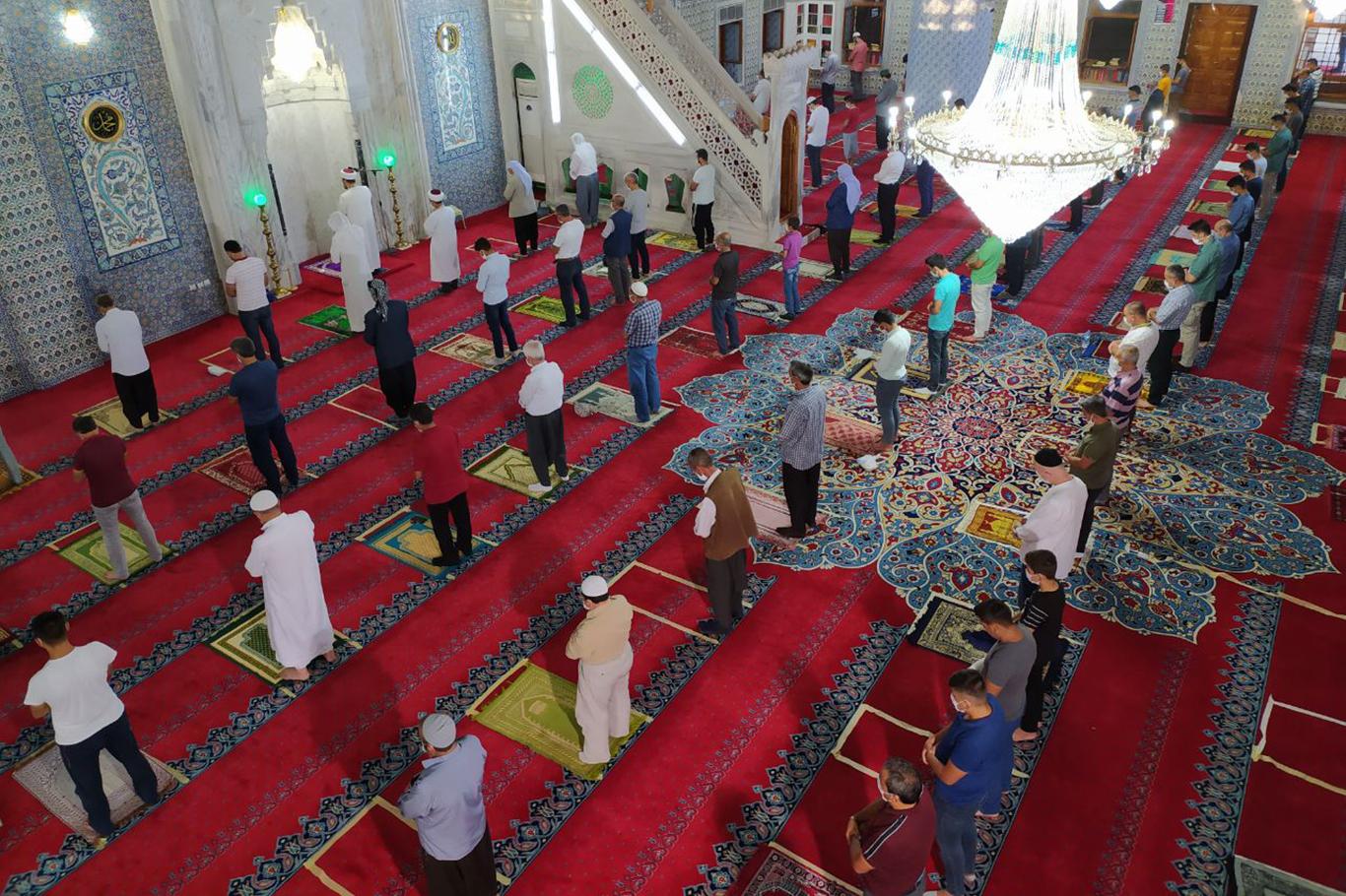 Şanlıurfa’da Kurban Bayramı namazı kılındı Şanlıurfa’da Kurban Bayramı namazı kılındı
